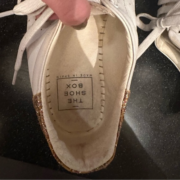 White and Purple Low-Top Sneakers with Textured Design - Picture 9 of 9